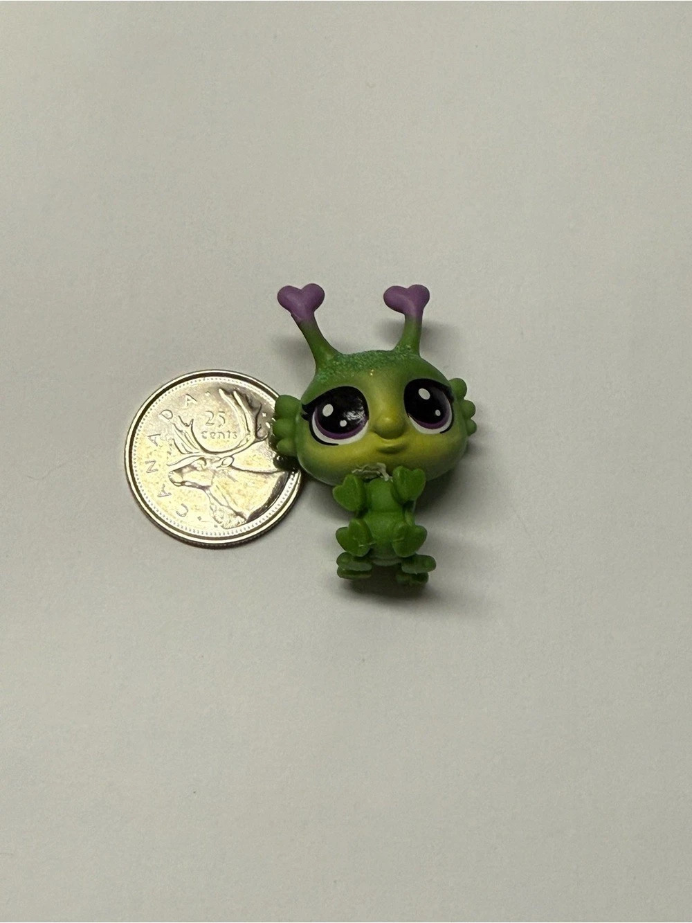 Littlest Pet Shop LPS - #16 Ivyglow Peritwinkle Mini Caterpillar Glitter (2301)